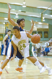 Kaimuki’s Keone Reyes attempts to sweep the ball past Kalaheo High’s Clifton Pires. Photo by Byron Lee