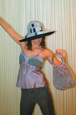 Karen Vance: Anteprima 'Standard' bag in rosa metallico $308, Anteprima 'Lurex Wire' charm in rosa m