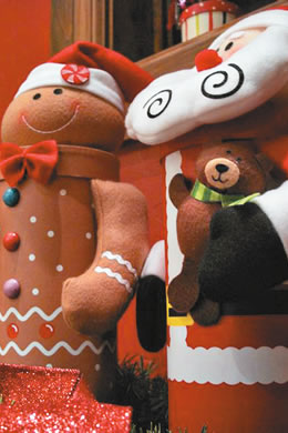A gingerbread man and Santa Claus greet guests at the Chapman home