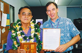 Larry Shiroma (left), Hawaiian Airlines’ 2005 Employee of the Year, is congratulated by president and CEO Mark Dunkerley