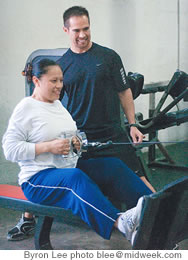 Personal trainer Kimo Kockelman is helping Monika “Vee” Mauia with her goal of becoming an HPD officer. So far, she lost 58 pounds and went from doing half a push up to 24 push ups