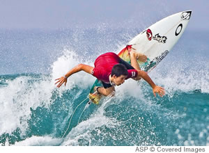 Mason Ho, son of former surfing champ Michael Ho, advanced to the round of 12 at the Honda U.S. Open of Surfing last Saturday (July 29). The event was won by California’s Pipe Master, Rob Machado