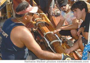 Mark Towill (right) and Graham Brant-Zawadzki get a pointer from Hokulea crewman Maka Makanani