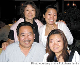 Dara with mom Pearl, dad Glenn and sister Teri