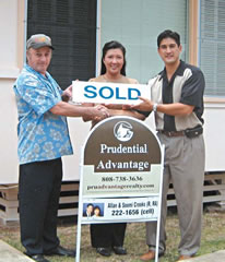 Allan and Soomi Crooks congratulate Leo Andrus on the sale of his home in Aiea.
