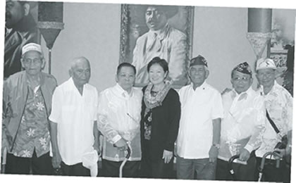 Hawaii's Bataan Death March Veterans Visit U.S. Rep. Hirono