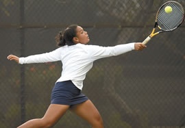 Ewa Beach’s Brooke Doane, a Kamehameha Schools senior and the No. 1 ranked girls 18s player, returns a shot at the 2007 USTA National Junior Open at Central Oahu Regional Park in Waipio. Photo by Byron Lee