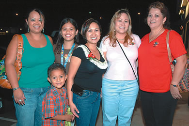 Dolly, Masen and Mahina Reis, Michelle Taniguchi, Angie Butler and Linda Mansfield