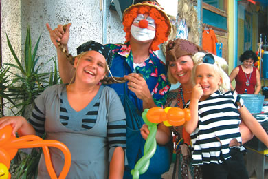 Maryna Darminio, Teijeiro the Clown, Debbie and Joie Darminio