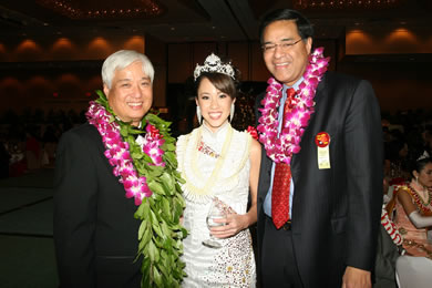 Alvin Wong and Mayor Mufi Hannemann congratulate Narcissus Queen Jessica Lau