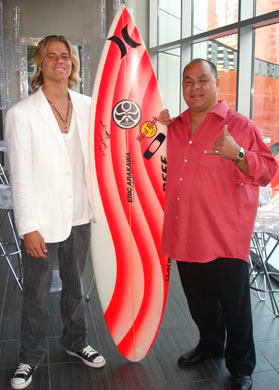 Surfing champion Kekoa Cazimero and dad Turk Cazimero made an appearance at the Narconon fundraiser