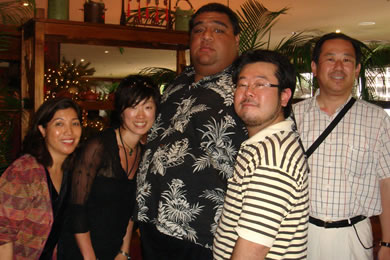 Li May Tang, Isao Kikuchi, Asami Ito and Kanji Okayama pose with yokozuna Musashimaru