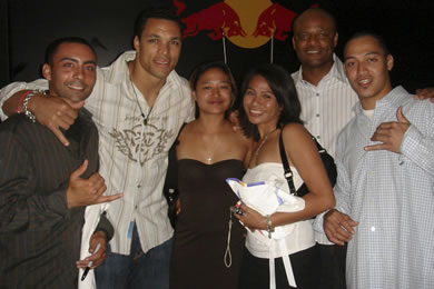 Tony Gonzalez and Warren Moon with NFL fans Jonathan Pacheco,