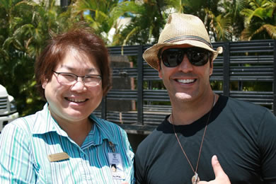 Hilton Hawaiian Village sales manager Susan Wong with Jeremy Piven.
