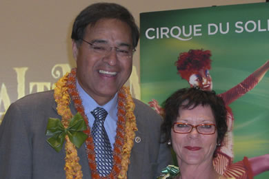 Mayor Mufi Hannemann welcomes Cirque du Soleil creative director Carmen Ruest