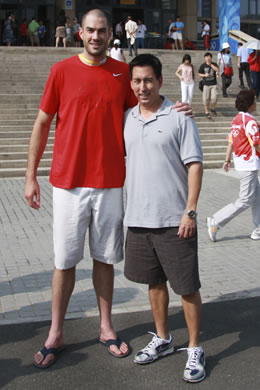 Clay with Daniel Lau, a graduate of Punahou Schoo