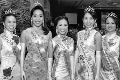 2009 Narcissus Queen Lisa Wong (center) with Narcissus third princess Kacie Pang,