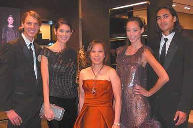  store manager Mariese Montano-Smith with models Tyler Van Roden, Nalani Itomura, Nicole Naone and D