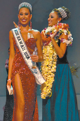 Renne Nobriga is crowned the new Miss Hawaii USA by Aureana Tseu