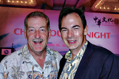 Mayor Peter Carlisle with Hawaiian Airlines president and CEO Mark Dunkerley. 
