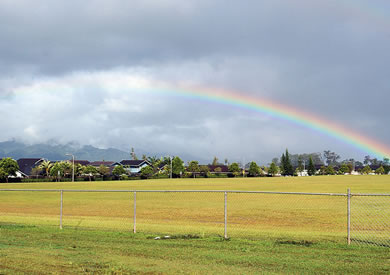 A colorful rainbow greets residents near Mililani Middle School on a recent afternoon. Photo by Nathalie Walker.