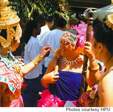 Thai and Samoan students compare costumes