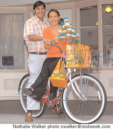 Tushar and Ana Dubey make a delivery on their ‘cupcakemobile’
