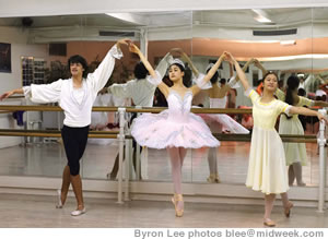Spencer Keith, Mairi Bell and Erica Wong rehearse ‘Nutcracker’ at the Hawaii State Ballet studio