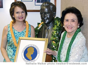 Kitty Sullivan Wo and Joanna Sullivan with a bust of Sully