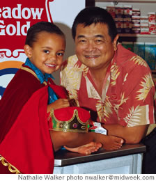 The 2006 champ Sikeli Naivalu last week with Meadow Gold president Glenn Muranaka