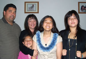 Breana Schwartz (with lei) stands with (from left), her dad Ray, mom Leanne, and sisters Shelby and Tara. Photo from Leanne Schwartz.