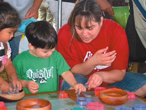 Mothers get hands-on with their keiki